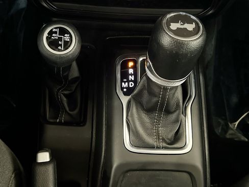 Used 2024 Jeep Wrangler Unlimited AWD/4WD image 12
