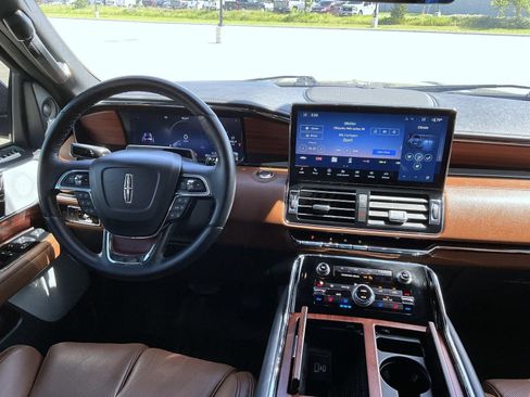 Certified 2024 Lincoln Navigator Reserve AWD/4WD image 14
