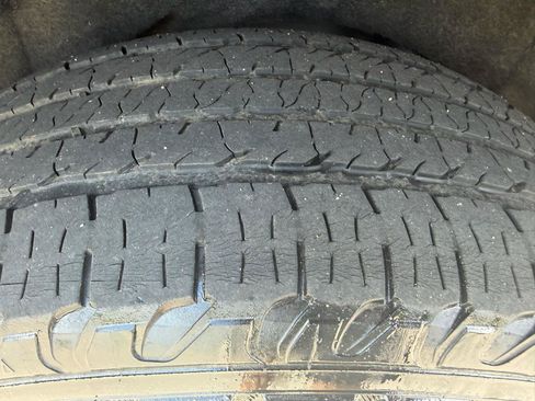 Used 2011 Jeep Grand Cherokee Overland AWD/4WD image 14