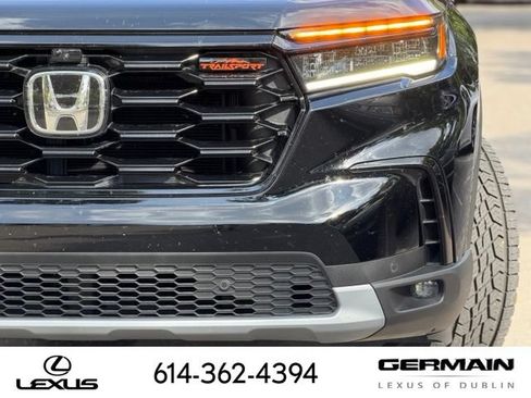 Used 2025 Honda Pilot TrailSport image 5