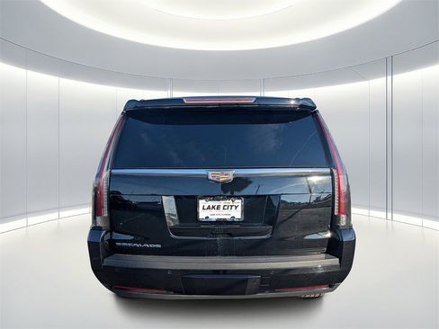 Used 2018 Cadillac Escalade Luxury image 5
