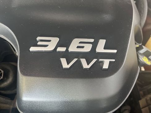 Used 2021 Dodge Challenger SXT w/ Driver Convenience Group RWD image 7