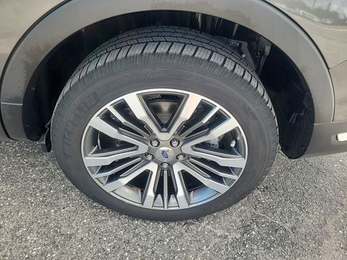 Used 2018 Ford Explorer Platinum AWD/4WD image 9