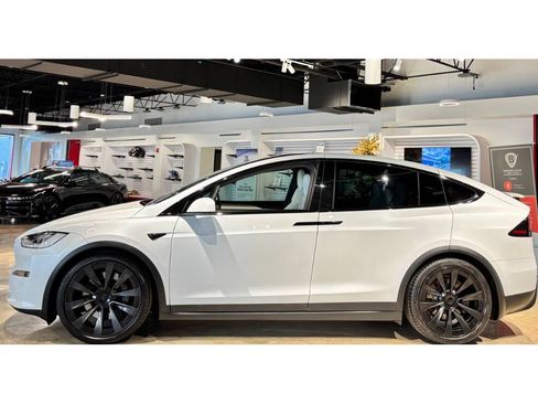 Used 2023 Tesla Model X image 9