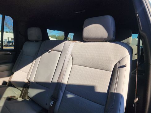 Used 2021 Chevrolet Suburban LS image 12