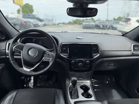 Used 2019 Jeep Grand Cherokee Altitude RWD image 15