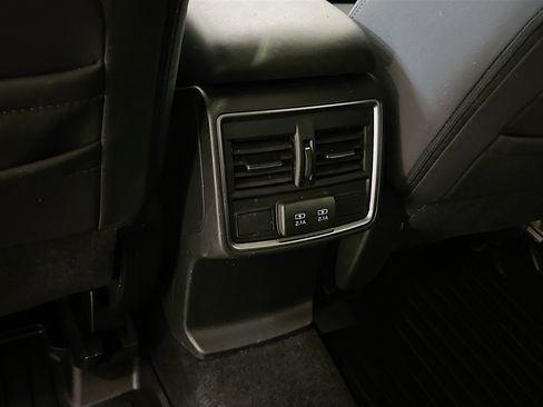 Used 2024 Subaru Forester Premium image 28