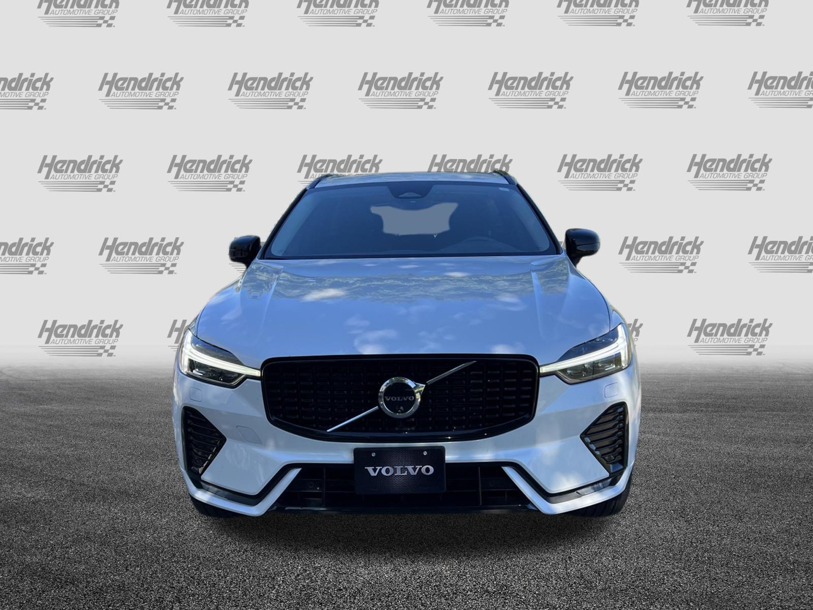 Used 2025 Volvo XC60 B5 Plus AWD/4WD image 3