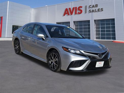 Used 2024 Toyota Camry SE image 9