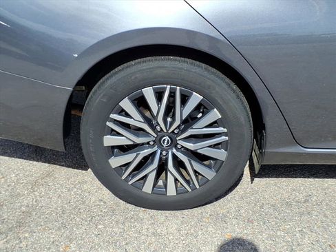 Used 2024 Nissan Altima 2.5 SV image 7