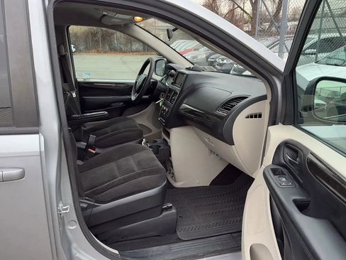 Used 2018 Dodge Grand Caravan SE image 23