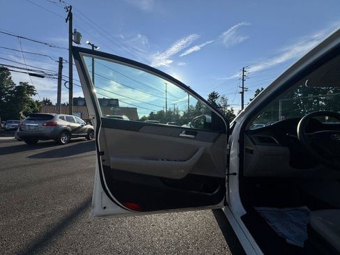 Used 2017 Hyundai Sonata SE FWD image 13