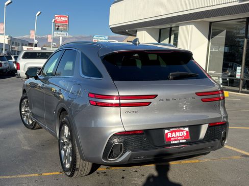 Used 2025 Genesis GV70 2.5T w/ Select Package image 11