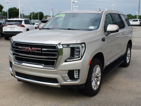 Used 2021 GMC Yukon SLT w/ SLT Premium Package AWD/4WD image 2