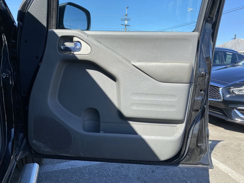 Used 2018 Nissan Frontier SV image 22