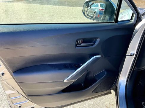 Used 2024 Toyota Corolla Cross LE w/ Moonroof Package image 9