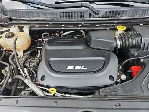 Used 2017 Chrysler Pacifica Touring-L image 22