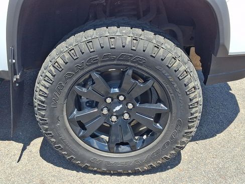 Used 2021 Chevrolet Colorado ZR2 w/ ZR2 Dusk Special Edition AWD/4WD image 9