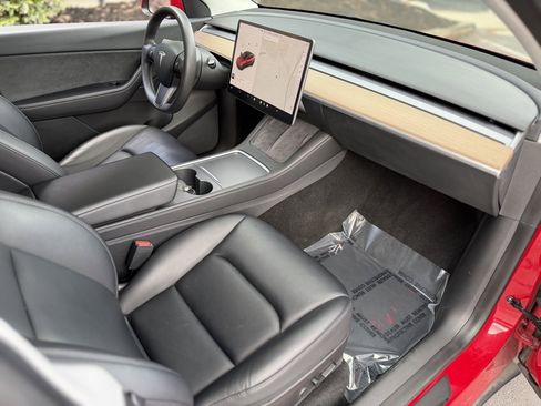 Used 2021 Tesla Model Y Long Range image 30