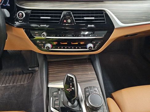 Used 2023 BMW 530i xDrive w/ Premium Package image 12