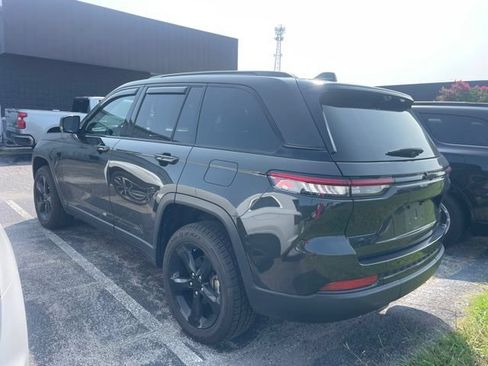 Used 2023 Jeep Grand Cherokee Limited w/ Luxury Tech Group II AWD/4WD image 7