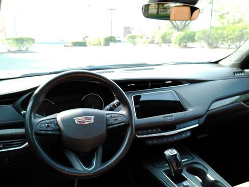 Certified 2019 Cadillac XT4 Premium Luxury AWD/4WD image 9