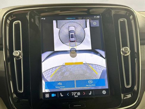 Used 2025 Volvo XC40 B5 Ultra w/ Protection Package image 14