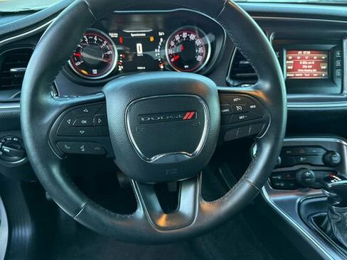 Used 2016 Dodge Challenger SXT image 14