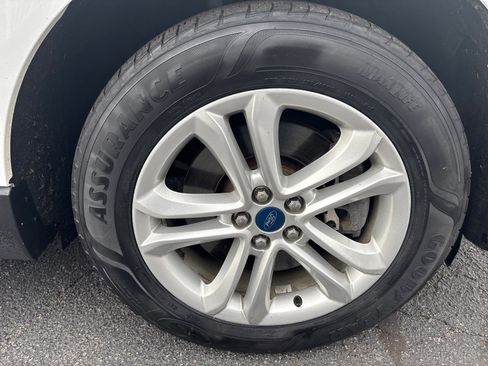 Used 2019 Ford Edge SEL w/ Equipment Group 201A AWD/4WD image 9