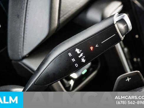 Used 2025 GMC Yukon XL Denali RWD image 32