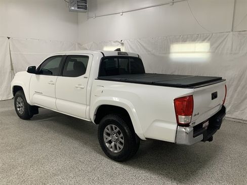 Used 2017 Toyota Tacoma SR5 image 2