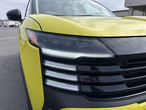 Used 2025 Nissan Kicks SR image 35