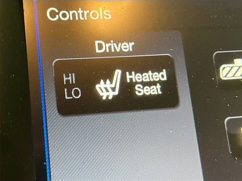 Used 2016 Chrysler 300 Limited image 19