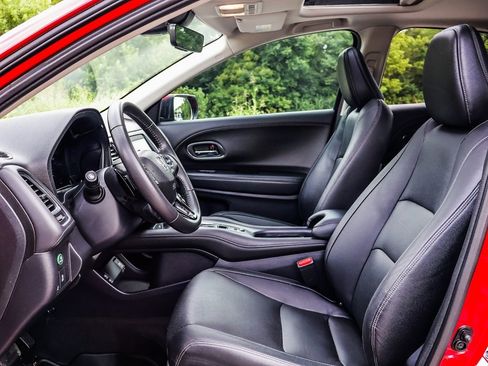 Used 2020 Honda HR-V Touring image 17