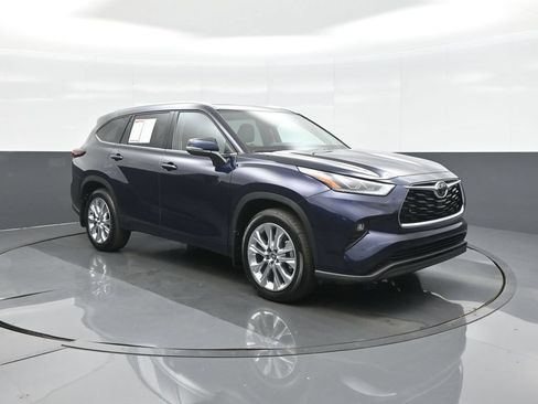 Certified 2026 Toyota Highlander Limited AWD/4WD image 1
