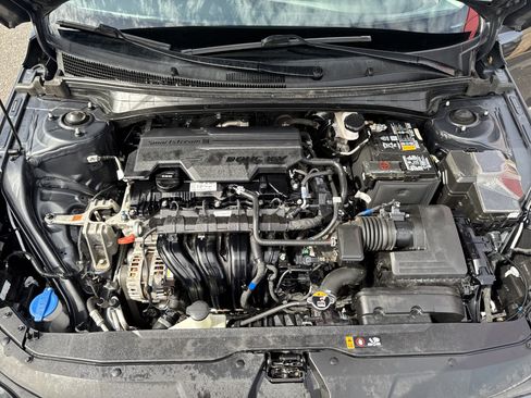 Used 2023 Hyundai Elantra Limited FWD image 11