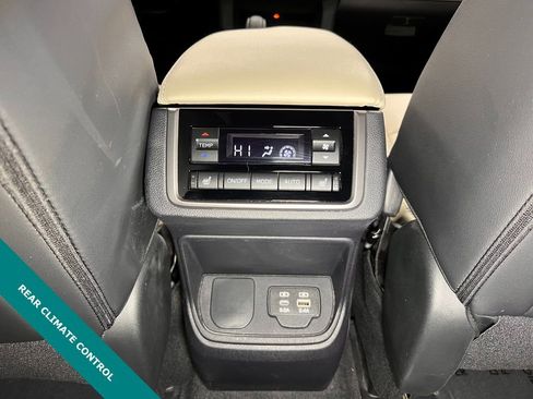 Used 2024 Subaru Ascent Limited w/ Technology Package image 13