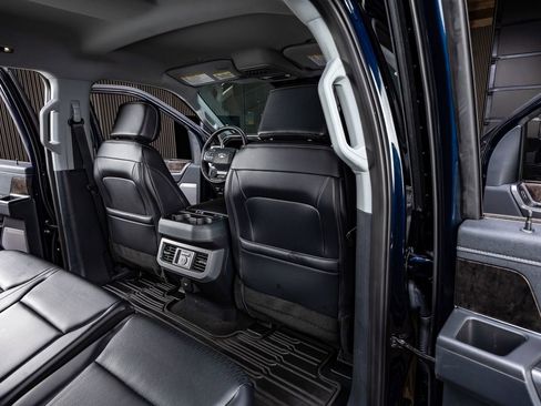 Used 2025 Ford F350 Lariat w/ Black Appearance Package image 32