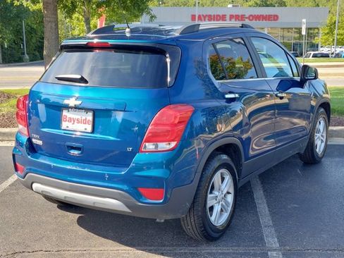 Used 2020 Chevrolet Trax LT w/ LT Convenience Package FWD image 11