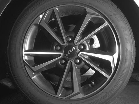 Used 2023 Kia Forte LXS FWD image 14