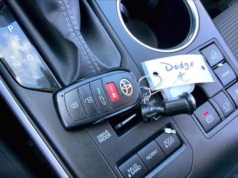 Used 2024 Toyota Highlander LE image 15