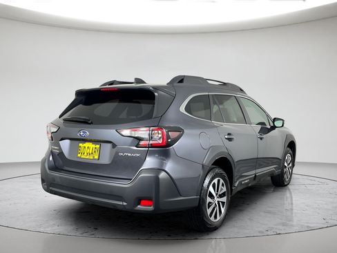 Used 2024 Subaru Outback Premium AWD/4WD image 3