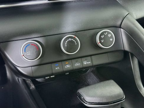 Certified 2024 Hyundai Elantra SE FWD image 8