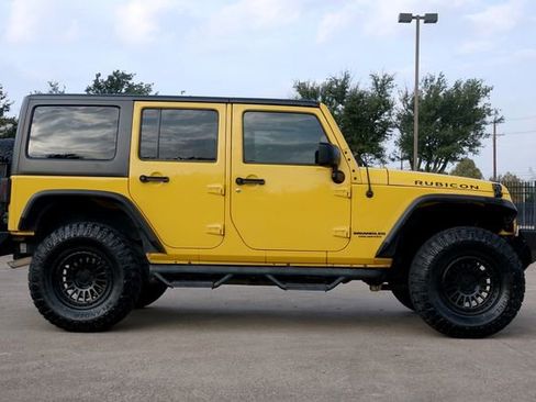 Used 2015 Jeep Wrangler Unlimited Rubicon w/ Connectivity Group image 23