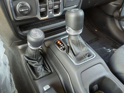 Used 2025 Jeep Wrangler Unlimited Sport AWD/4WD image 14