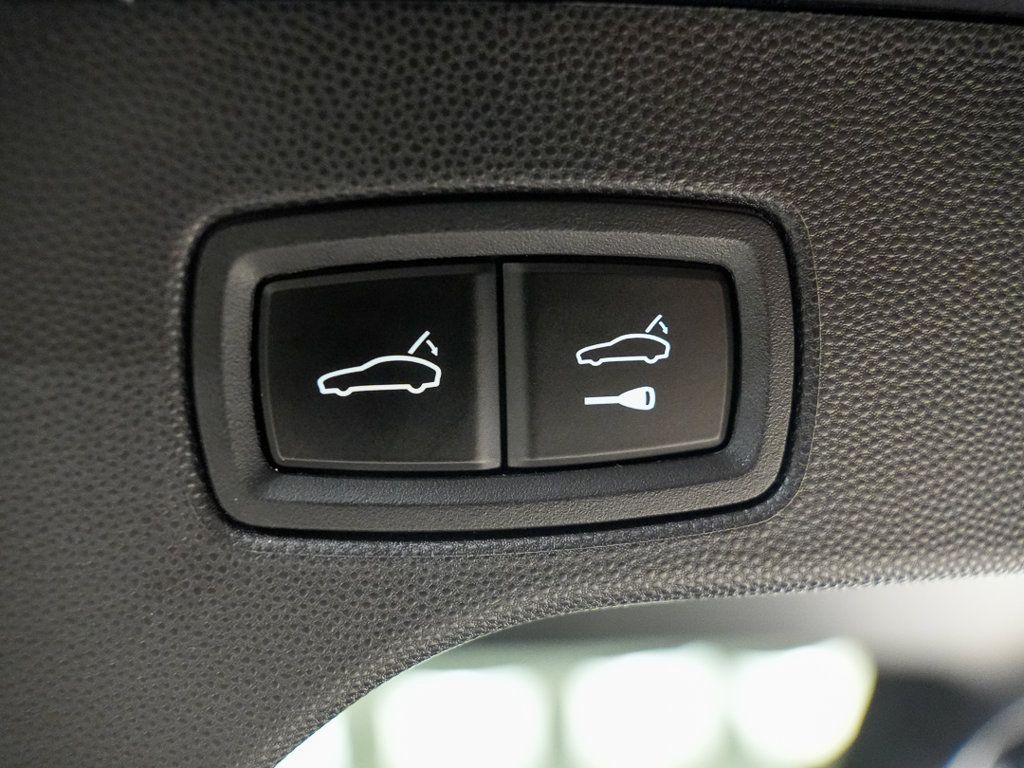 Certified 2024 Porsche Macan 4 Electric AWD/4WD image 31
