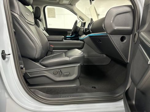 New 2025 Ford Expedition Platinum w/ Driver's Package image 31