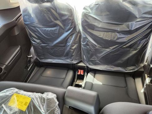 New 2025 Volvo XC90 B5 Core w/ Climate Package image 14