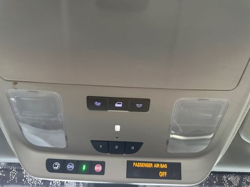 Used 2019 Buick Envision Essence FWD image 19