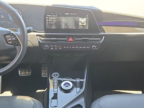 Used 2025 Kia Niro Wave FWD image 29